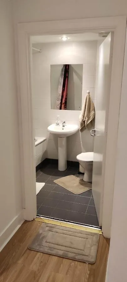 Double Bedroom In Santry Near Airport Dublin 0*,  Ierland